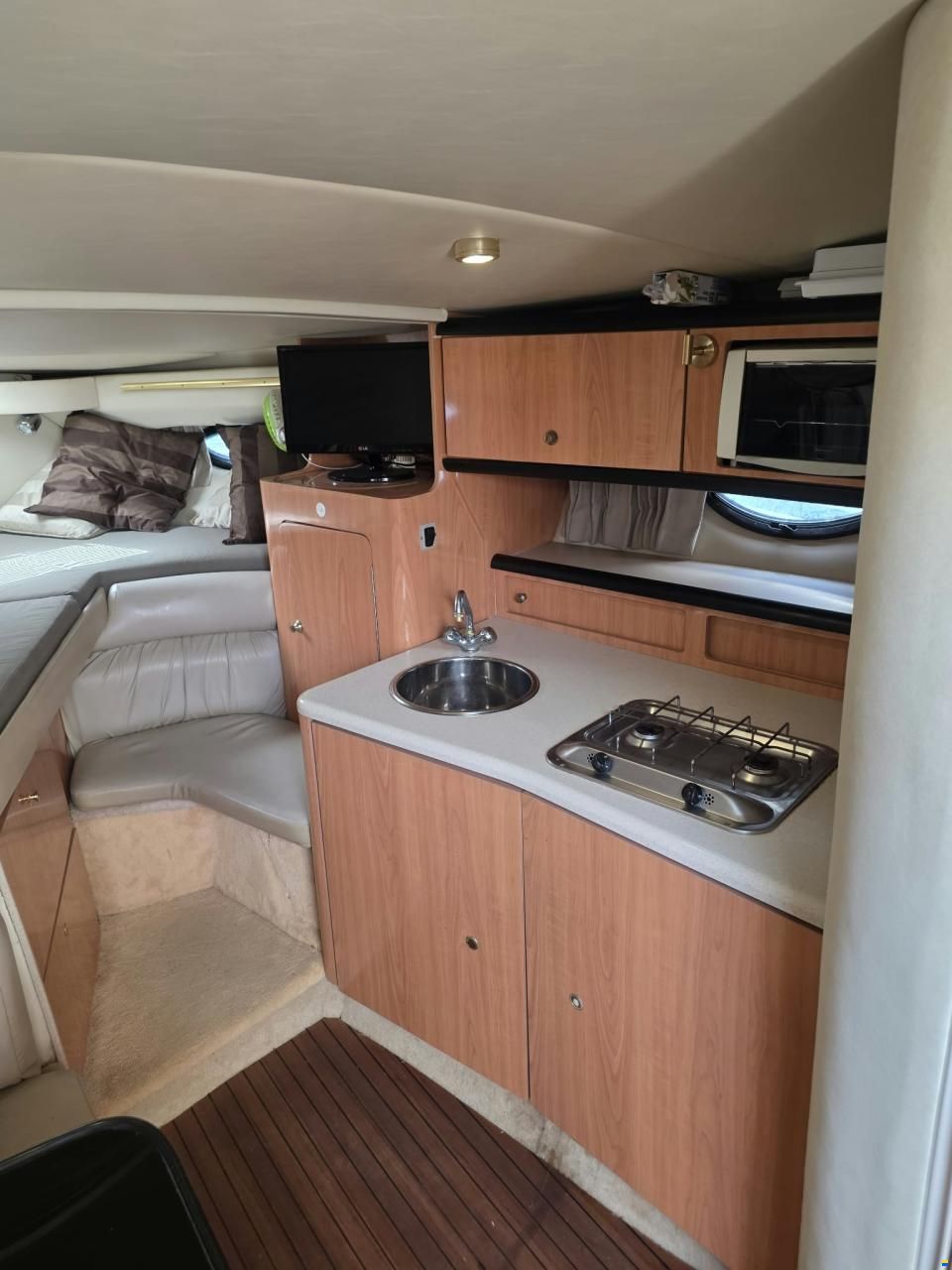 Regal 3260 Commodore