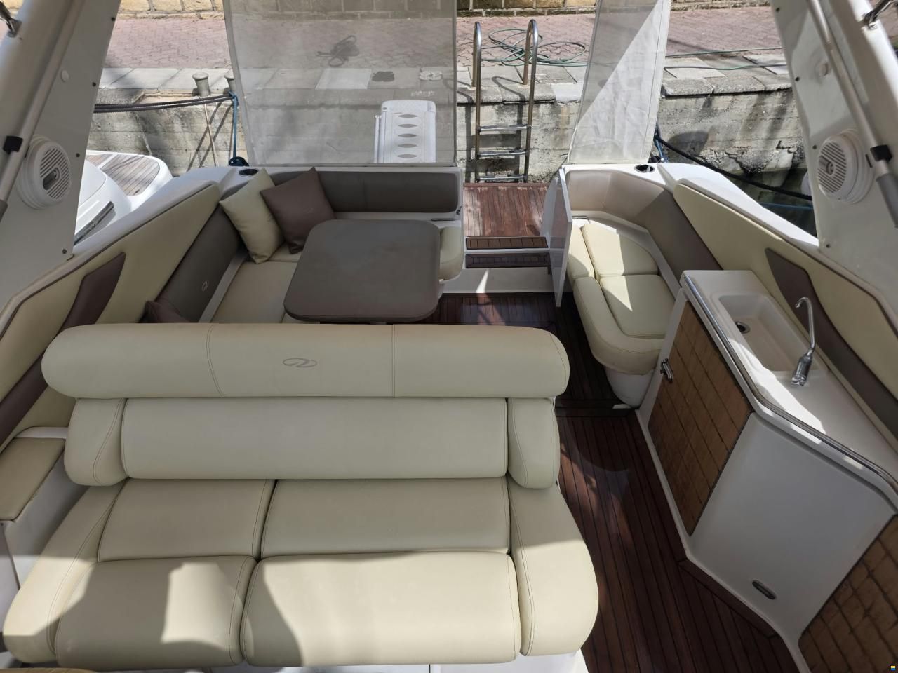 Regal 3260 Commodore