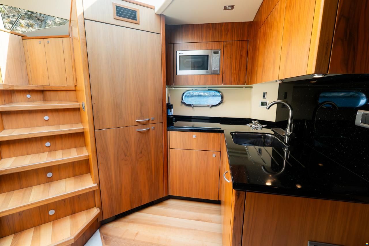 Sunseeker Predator 64