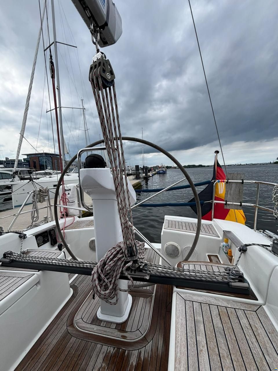 Hanse 370