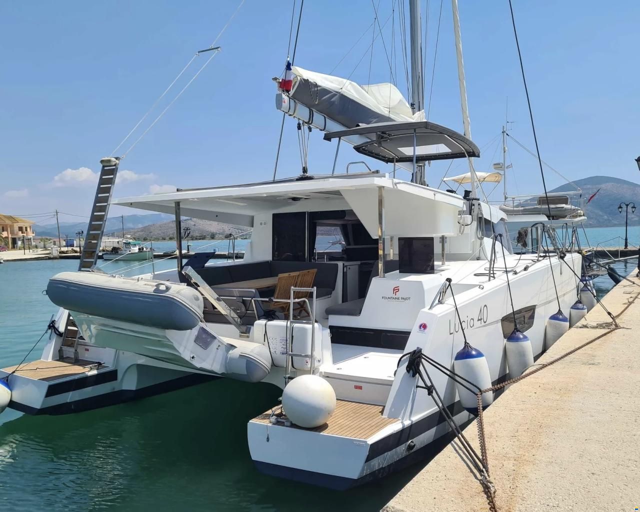 Fountaine Pajot Lucia 40