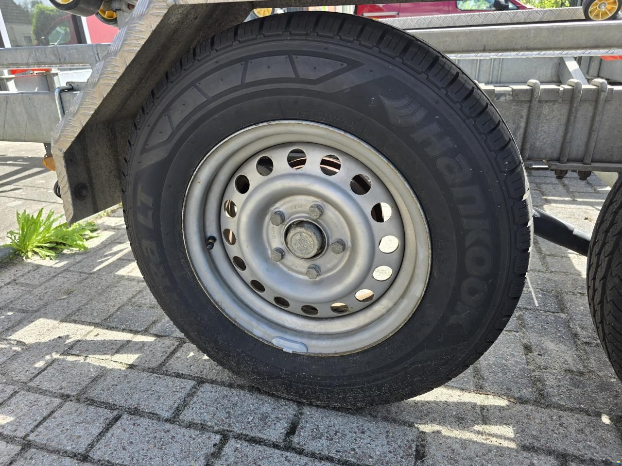 PEGA V-Liner 2700 kg + elektr. lier