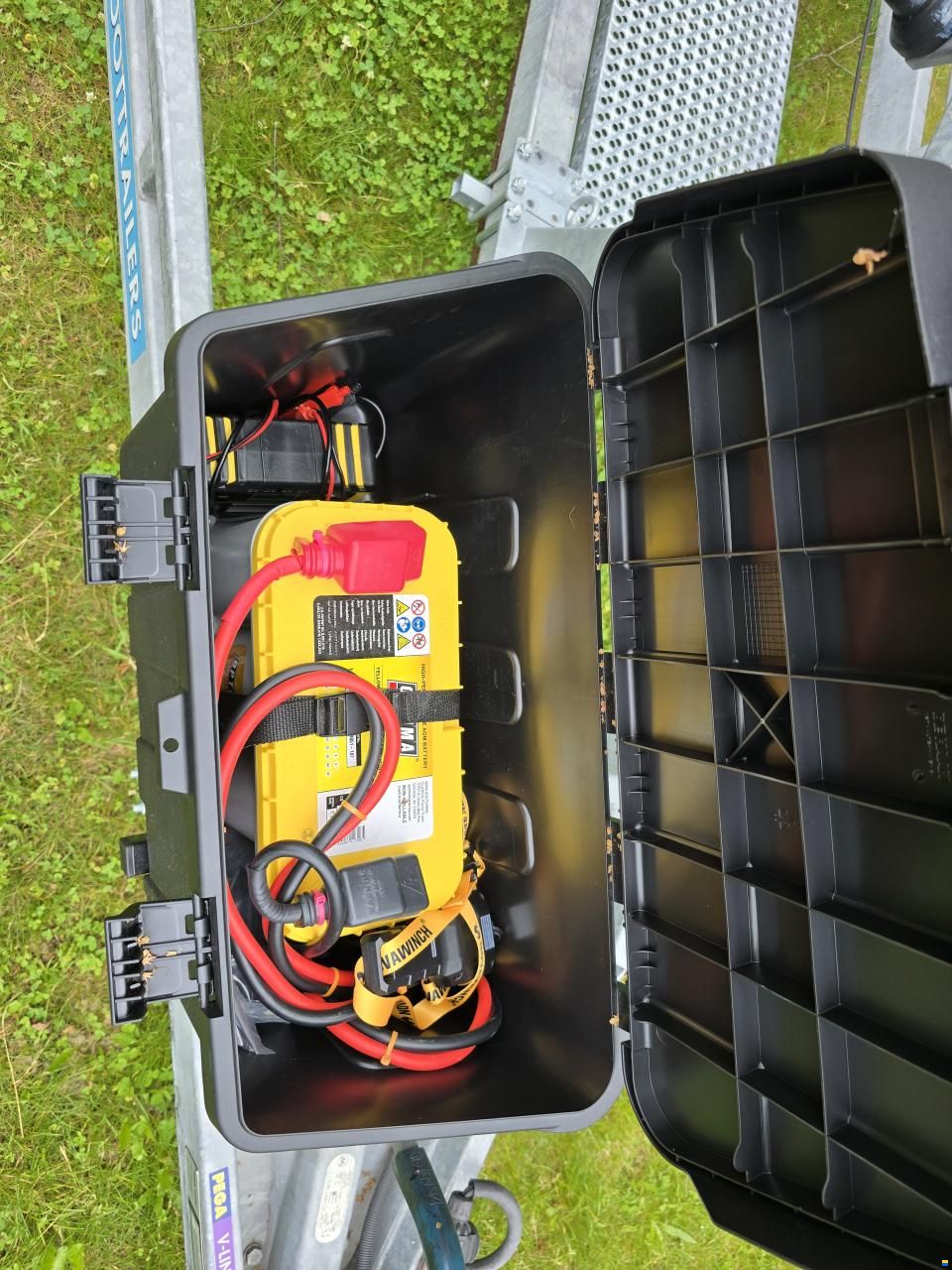 PEGA V-Liner 2700 kg + elektr. lier