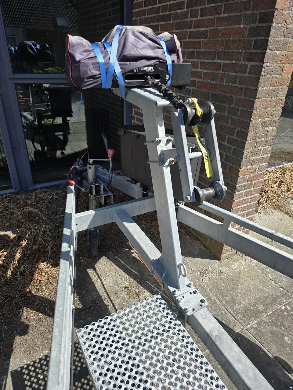PEGA V-Liner 2700 kg + elektr. lier