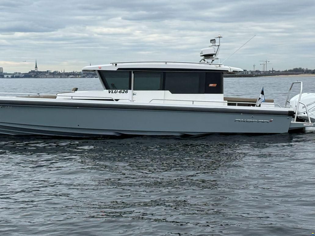 Axopar 37 XC Cross Cabin