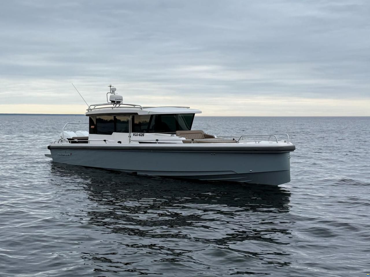 Axopar 37 XC Cross Cabin