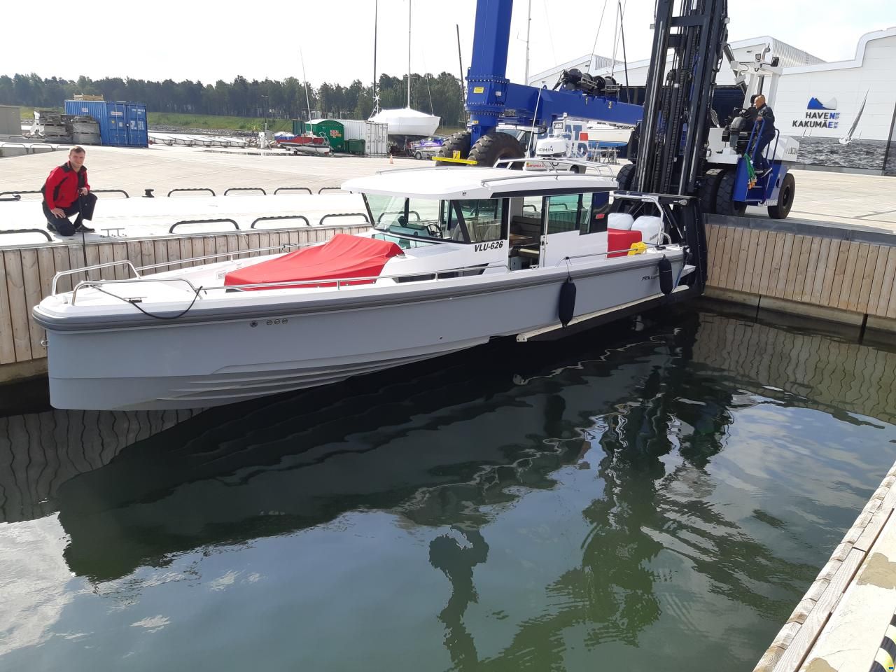 Axopar 37 XC Cross Cabin