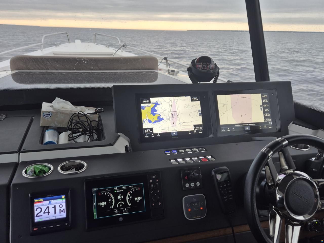 Axopar 37 XC Cross Cabin