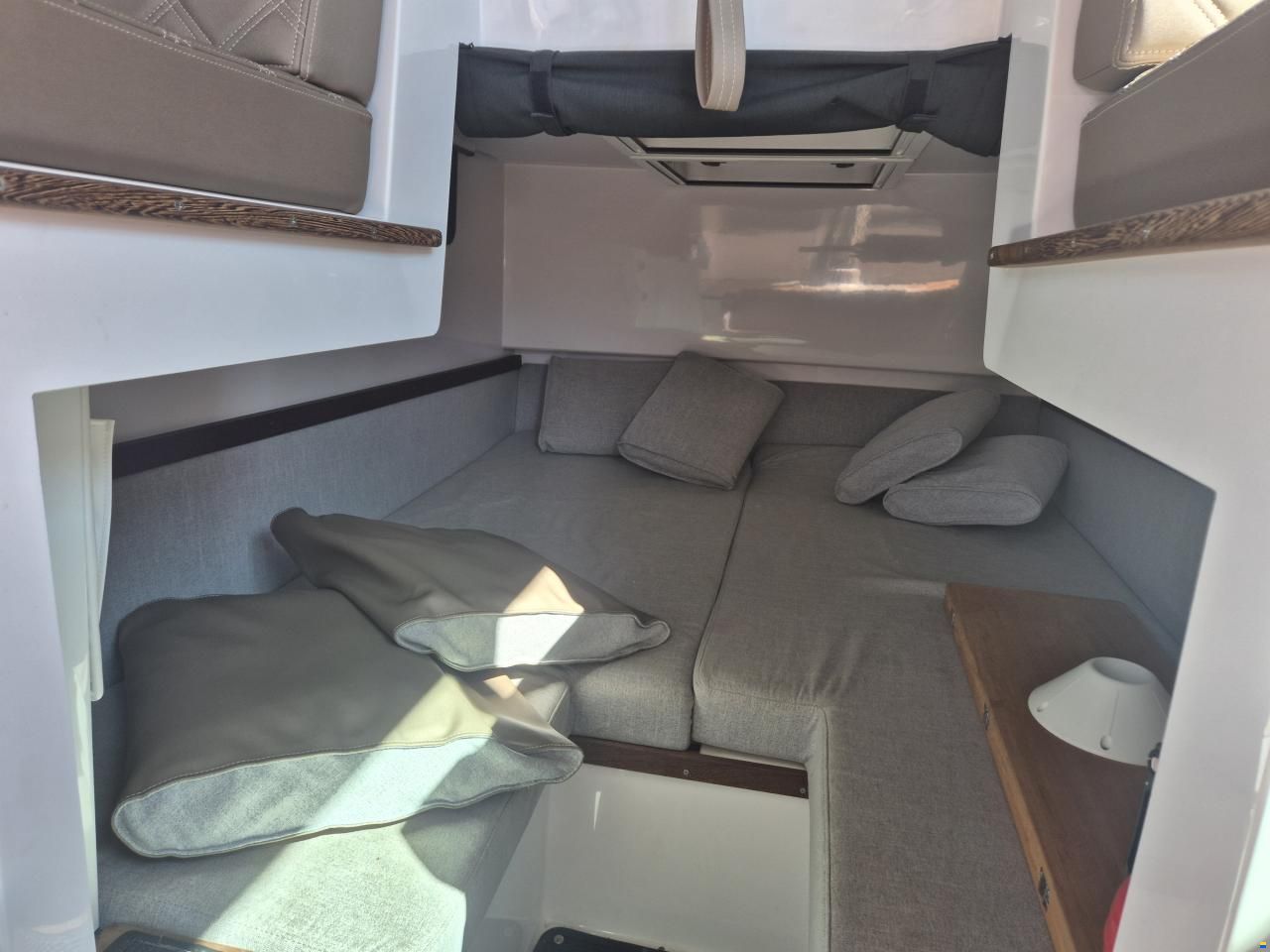 Axopar 37 XC Cross Cabin