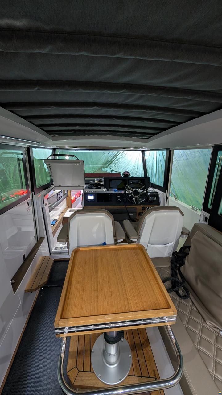 Axopar 37 XC Cross Cabin