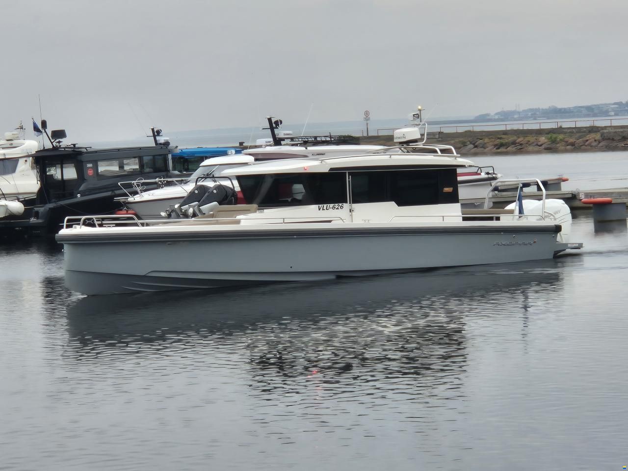Axopar 37 XC Cross Cabin