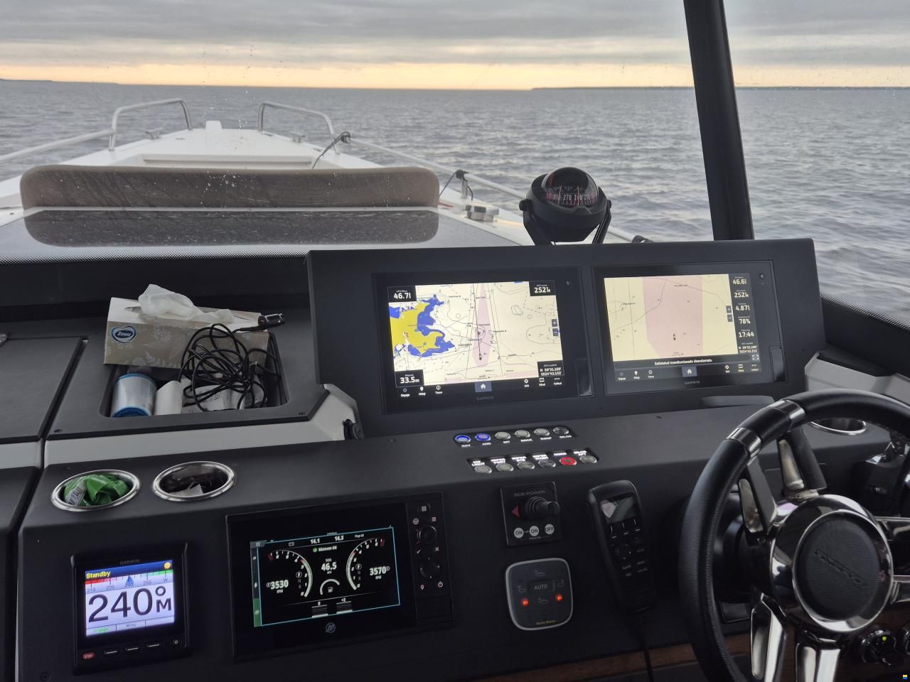 Axopar 37 XC Cross Cabin