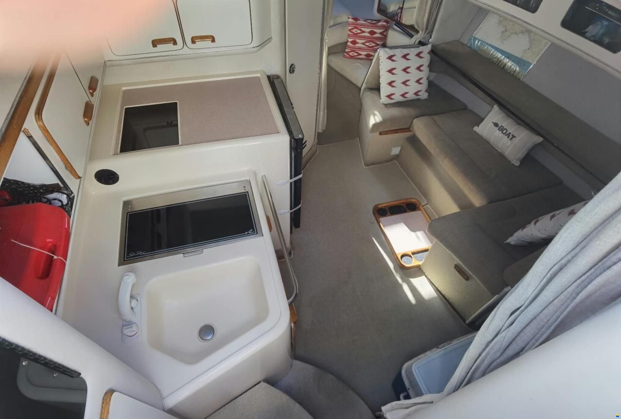 Sea Ray 330