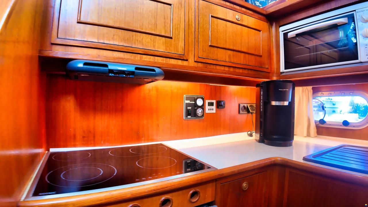 Neptunus 138/46 Sedan Fly Flybridge