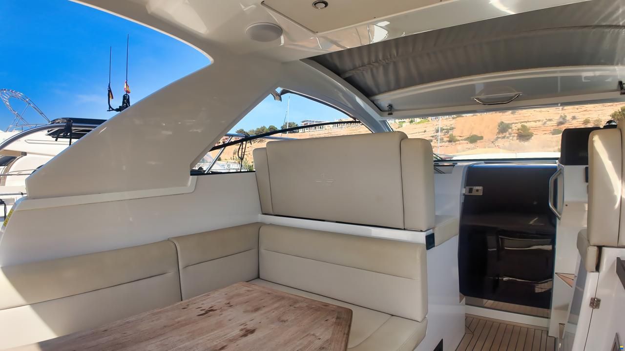 Sealine S335