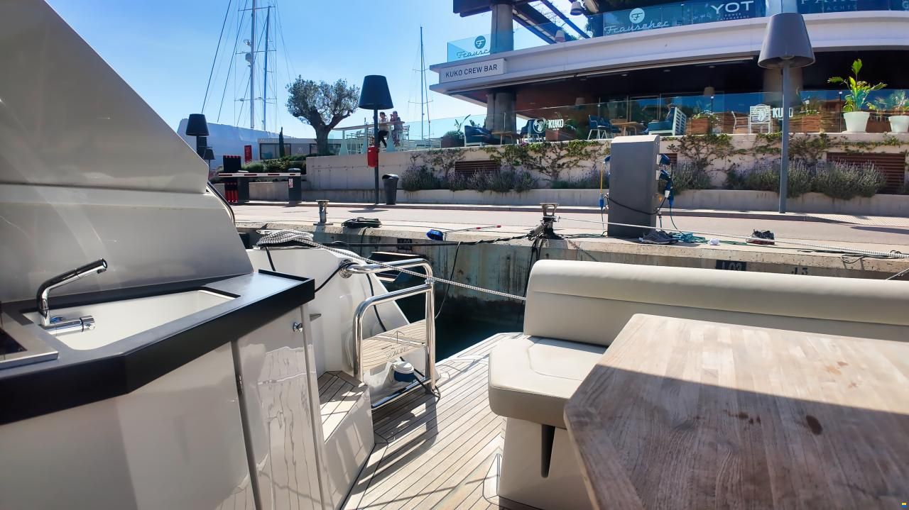 Sealine S335