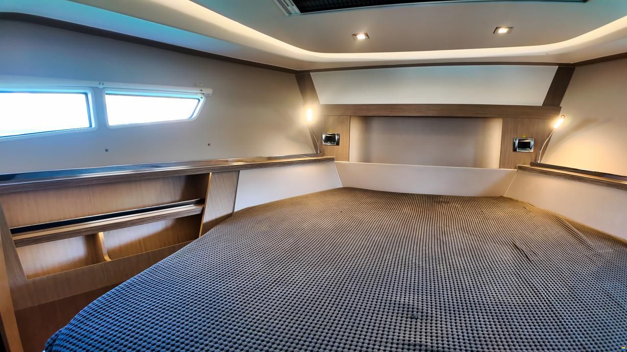 Sealine S335