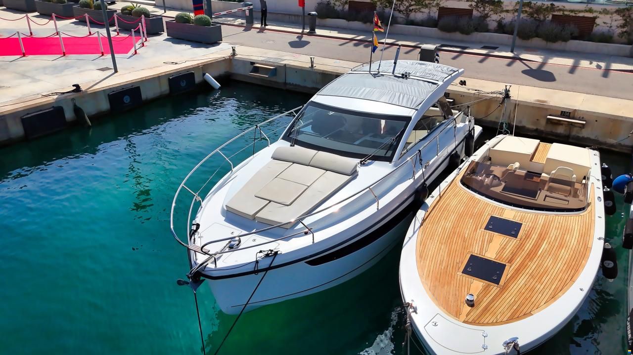 Sealine S335