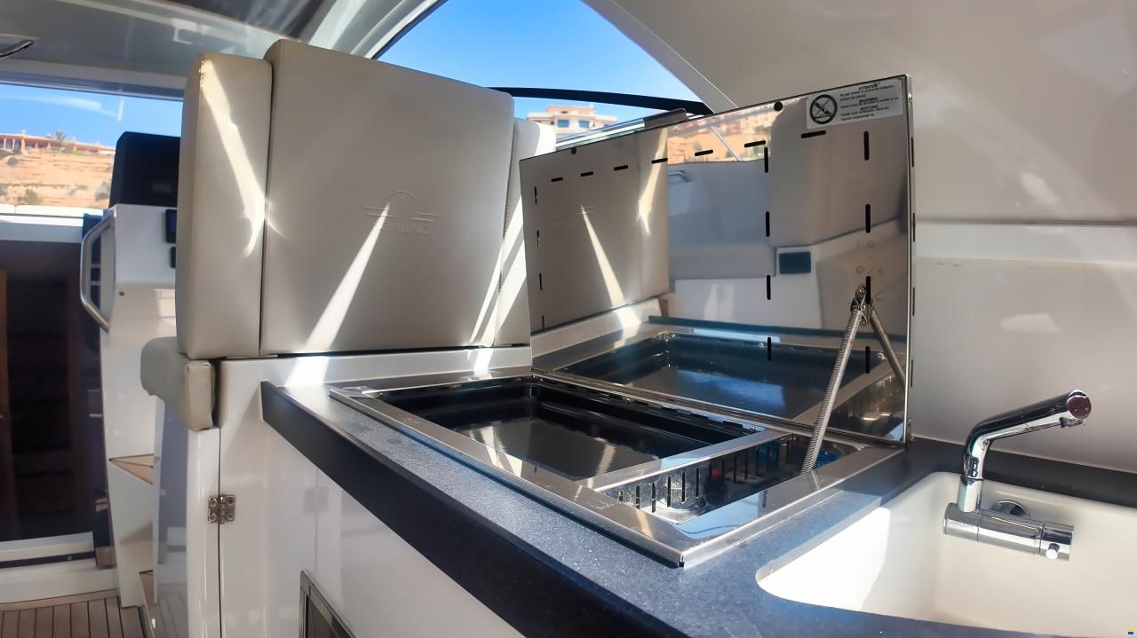 Sealine S335