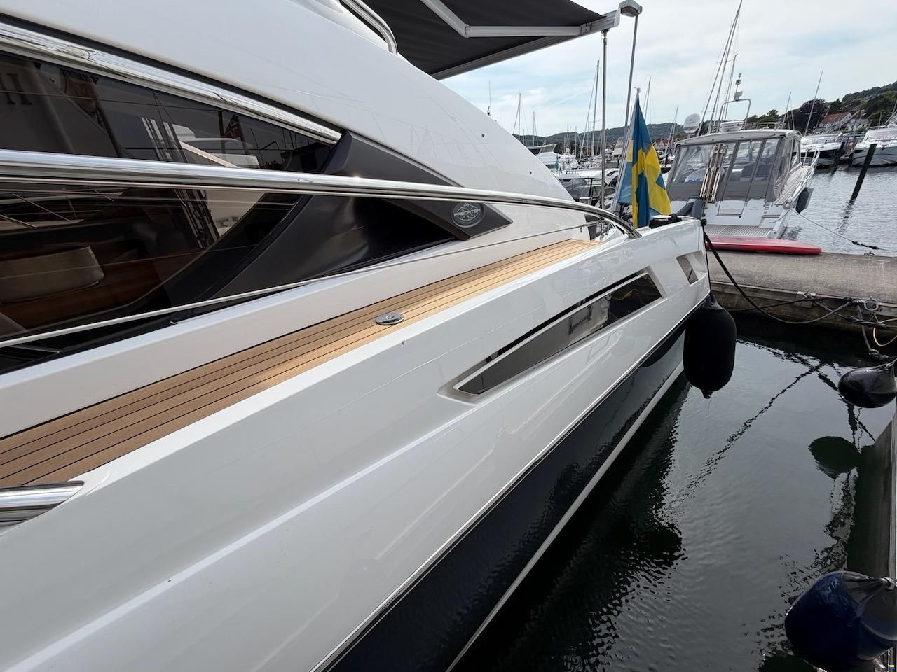 Sunseeker Predator 62