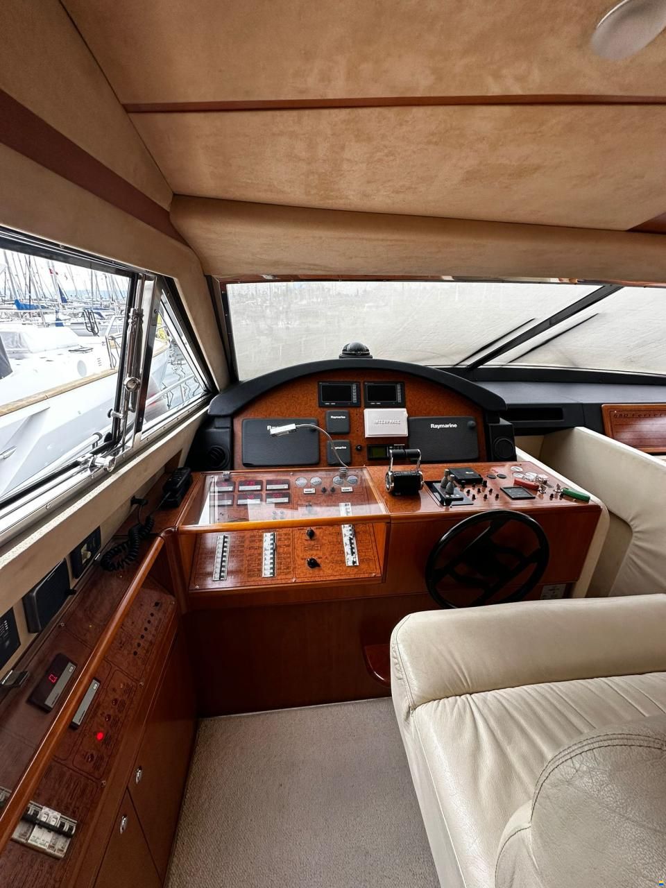 Ferretti 680