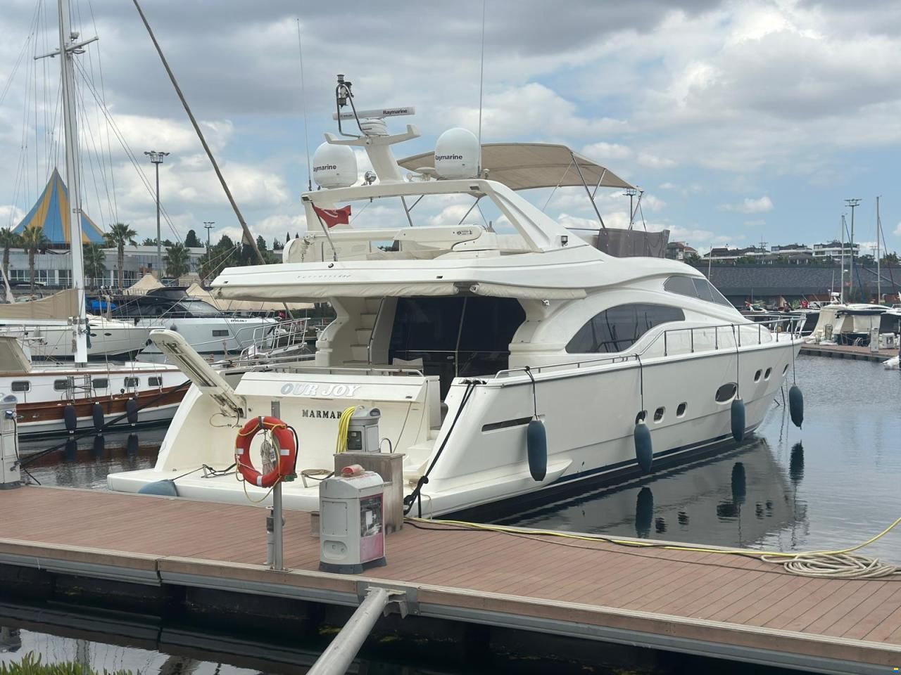 Ferretti 680