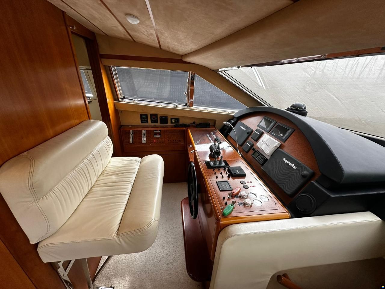 Ferretti 680
