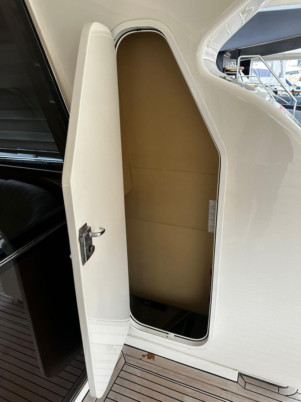 Ferretti 680