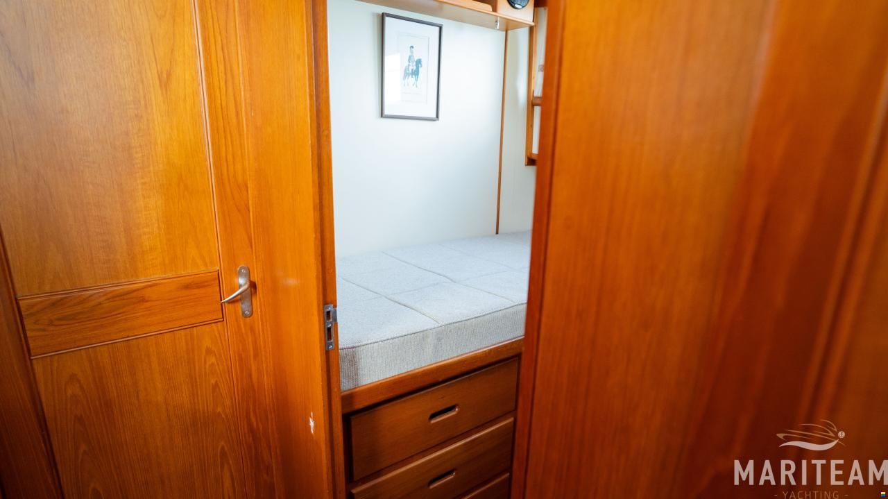 Grand Banks 49 motoryacht