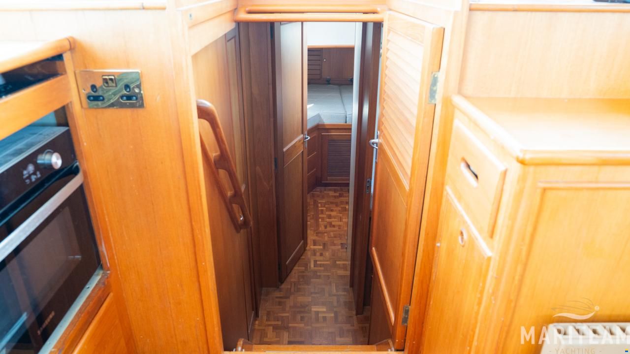 Grand Banks 49 motoryacht