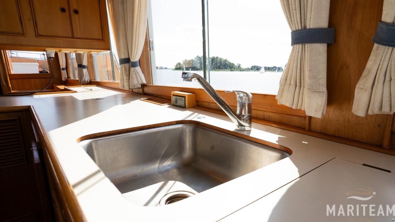 Grand Banks 49 motoryacht