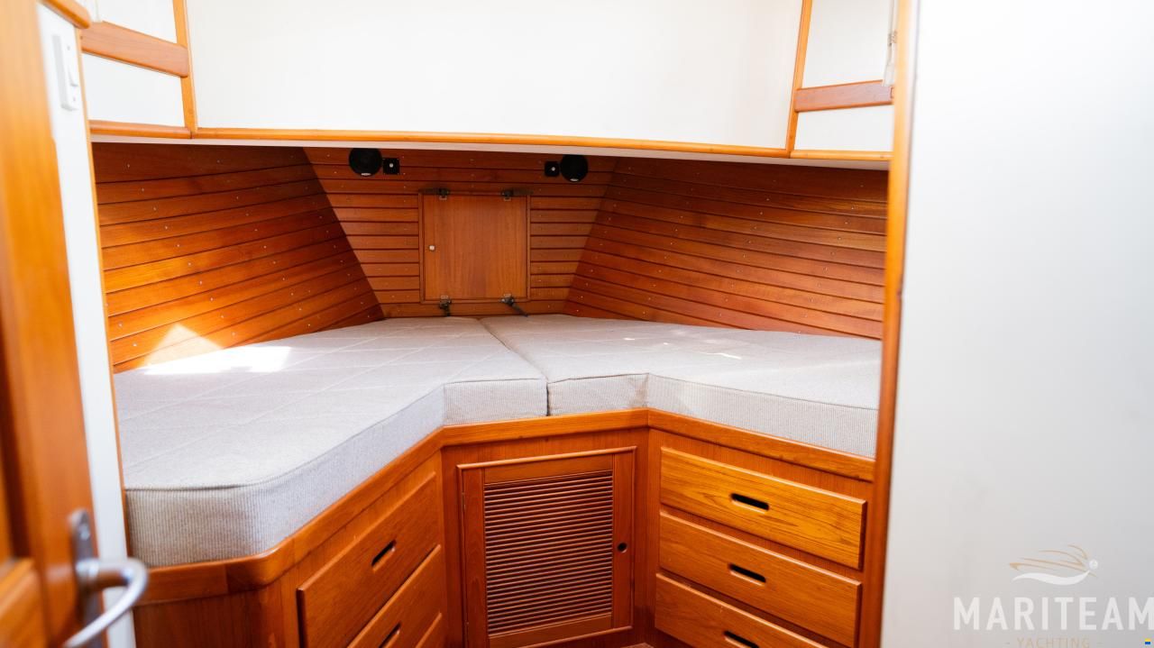Grand Banks 49 motoryacht