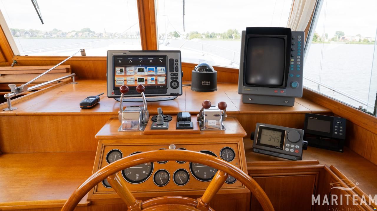 Grand Banks 49 motoryacht