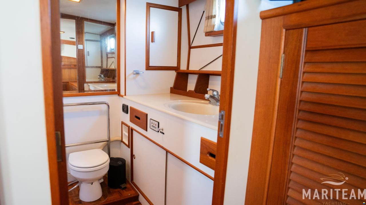 Grand Banks 49 motoryacht