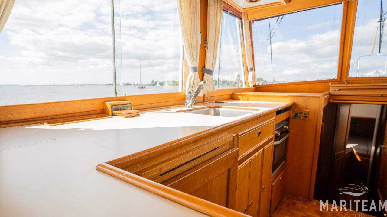 Grand Banks 49 motoryacht