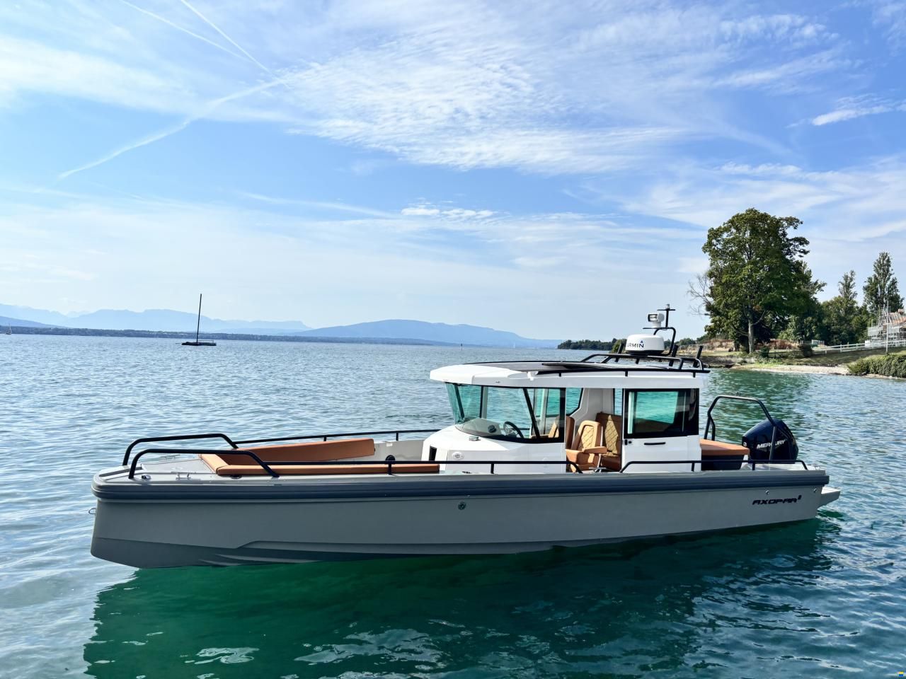 Axopar 28 Cabin