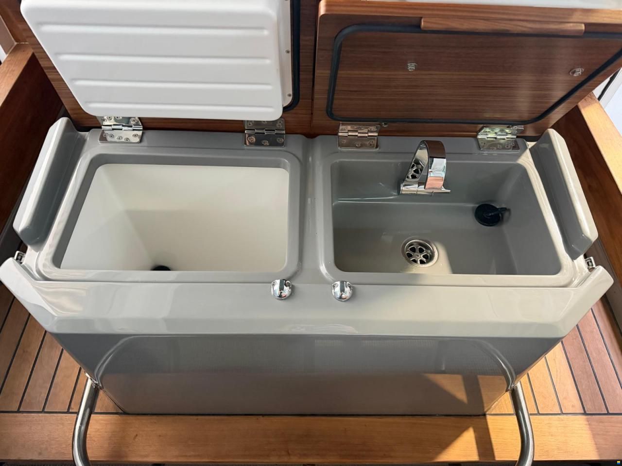 Axopar 28 Cabin