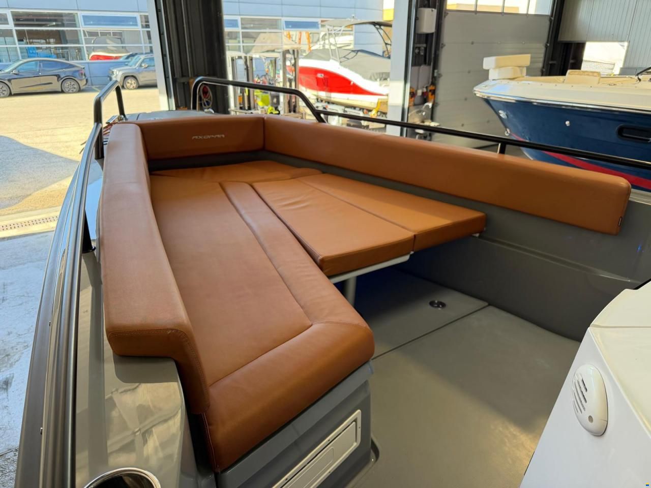 Axopar 28 Cabin
