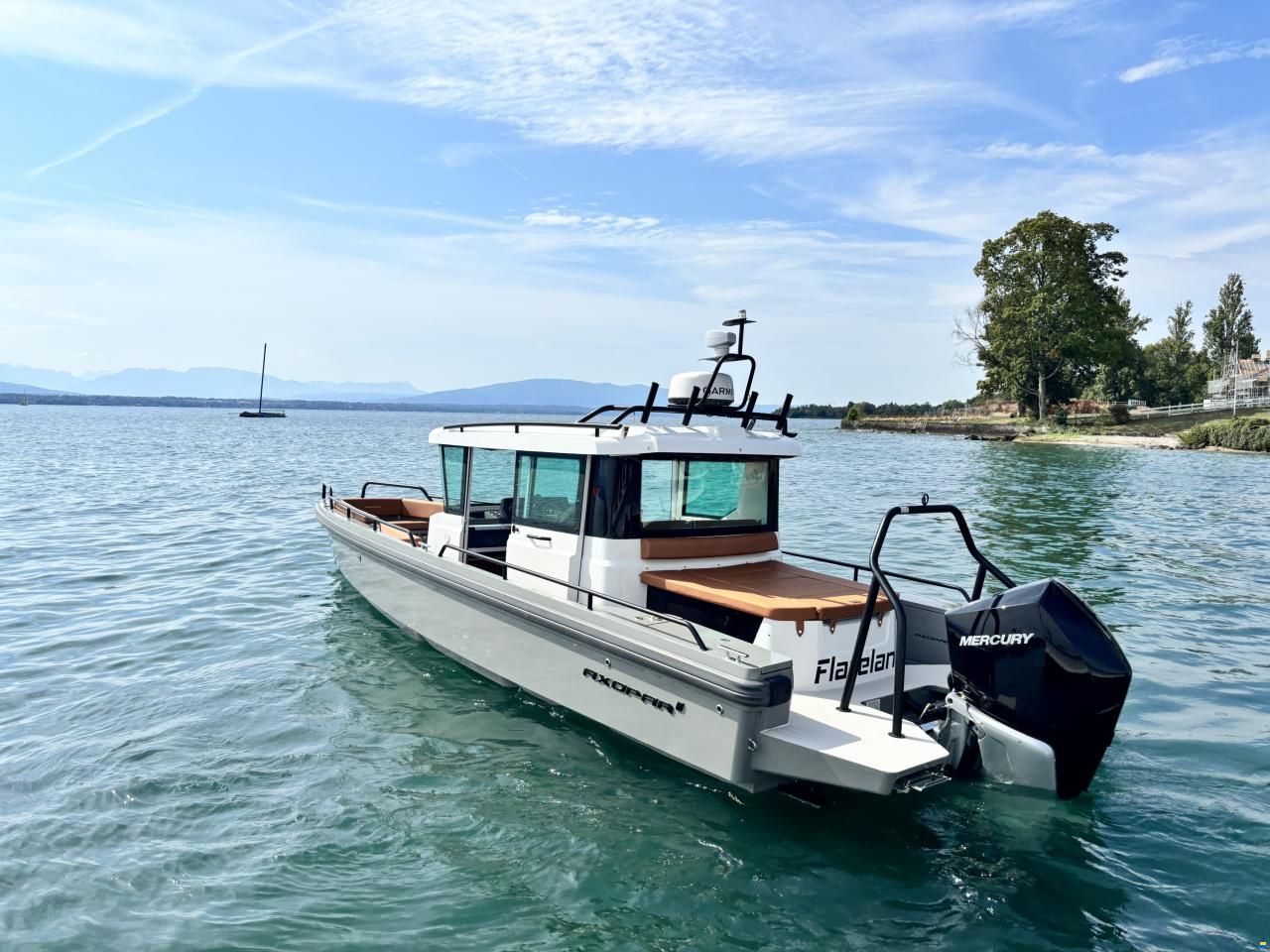 Axopar 28 Cabin