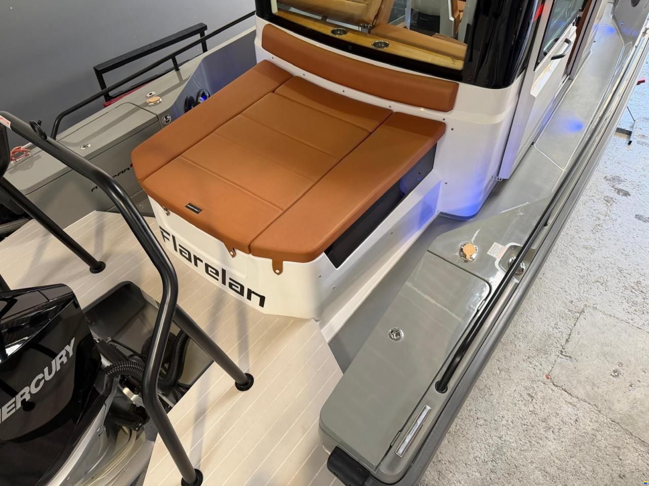 Axopar 28 Cabin