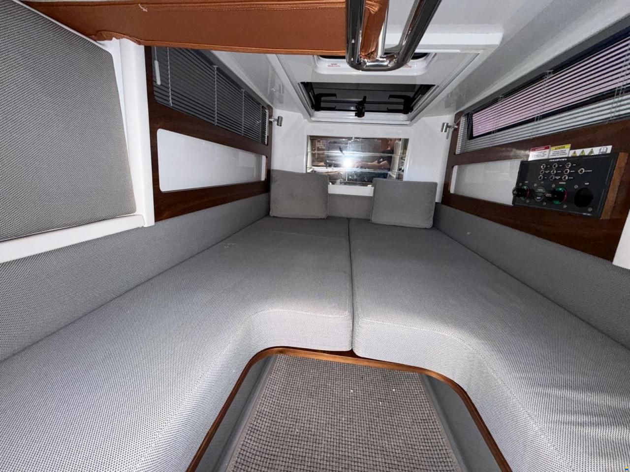 Axopar 28 Cabin