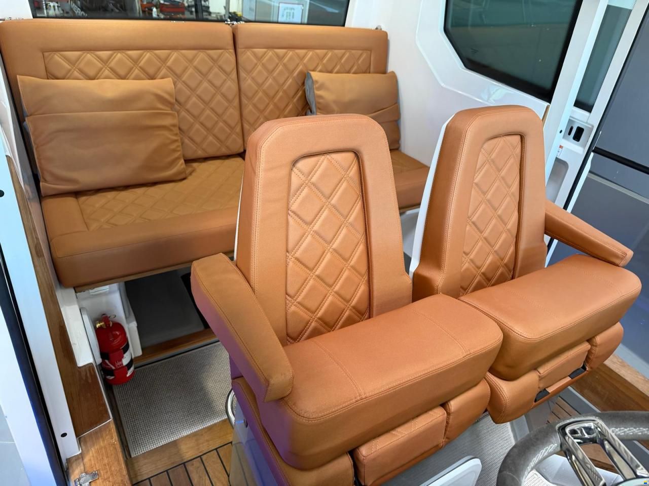 Axopar 28 Cabin