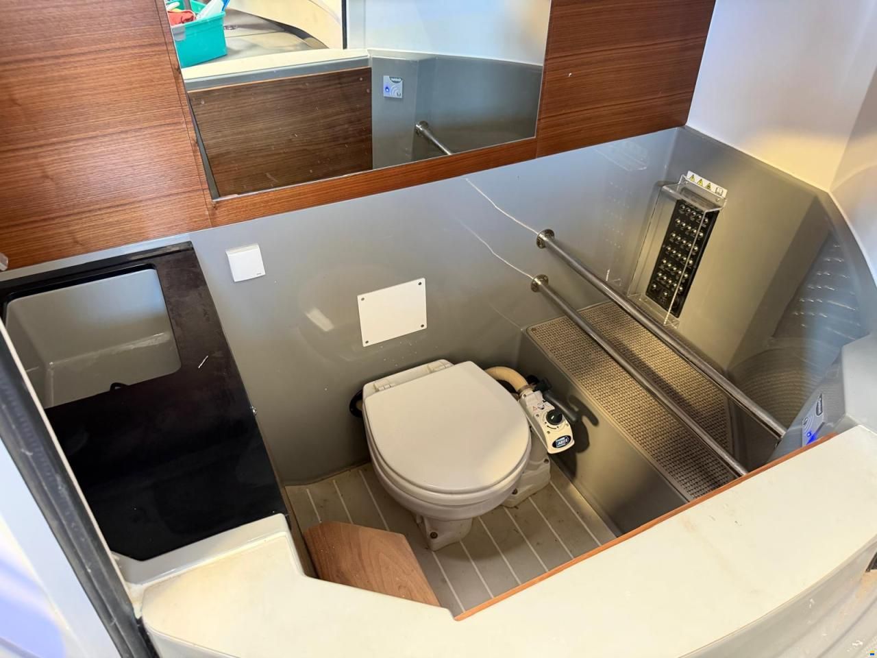 Axopar 28 Cabin