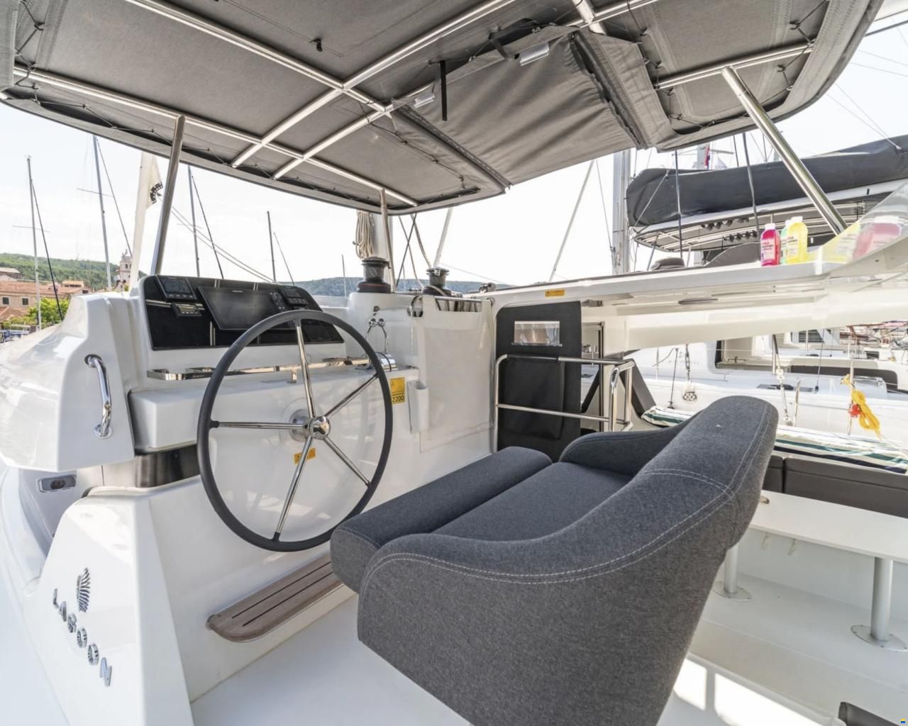 Lagoon 42