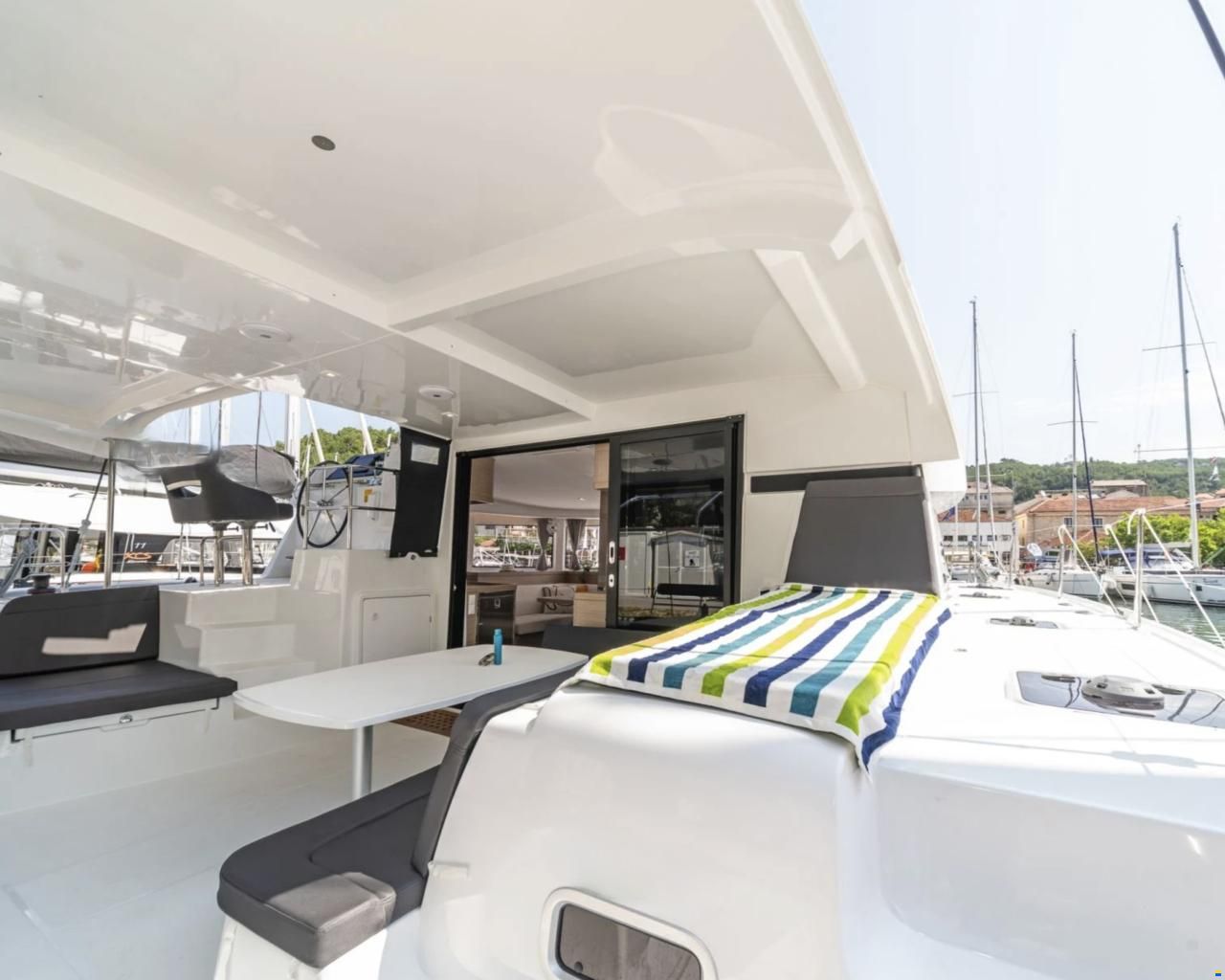 Lagoon 42