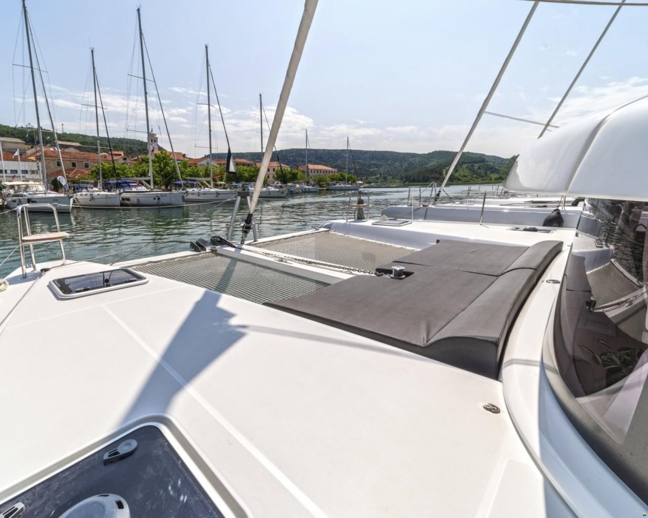 Lagoon 42