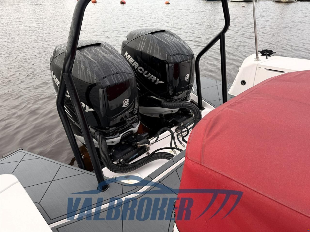 Axopar 37 XC Cross Cabin
