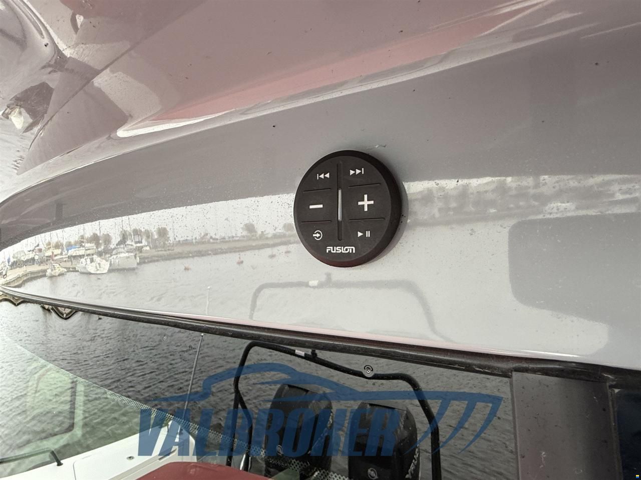 Axopar 37 XC Cross Cabin