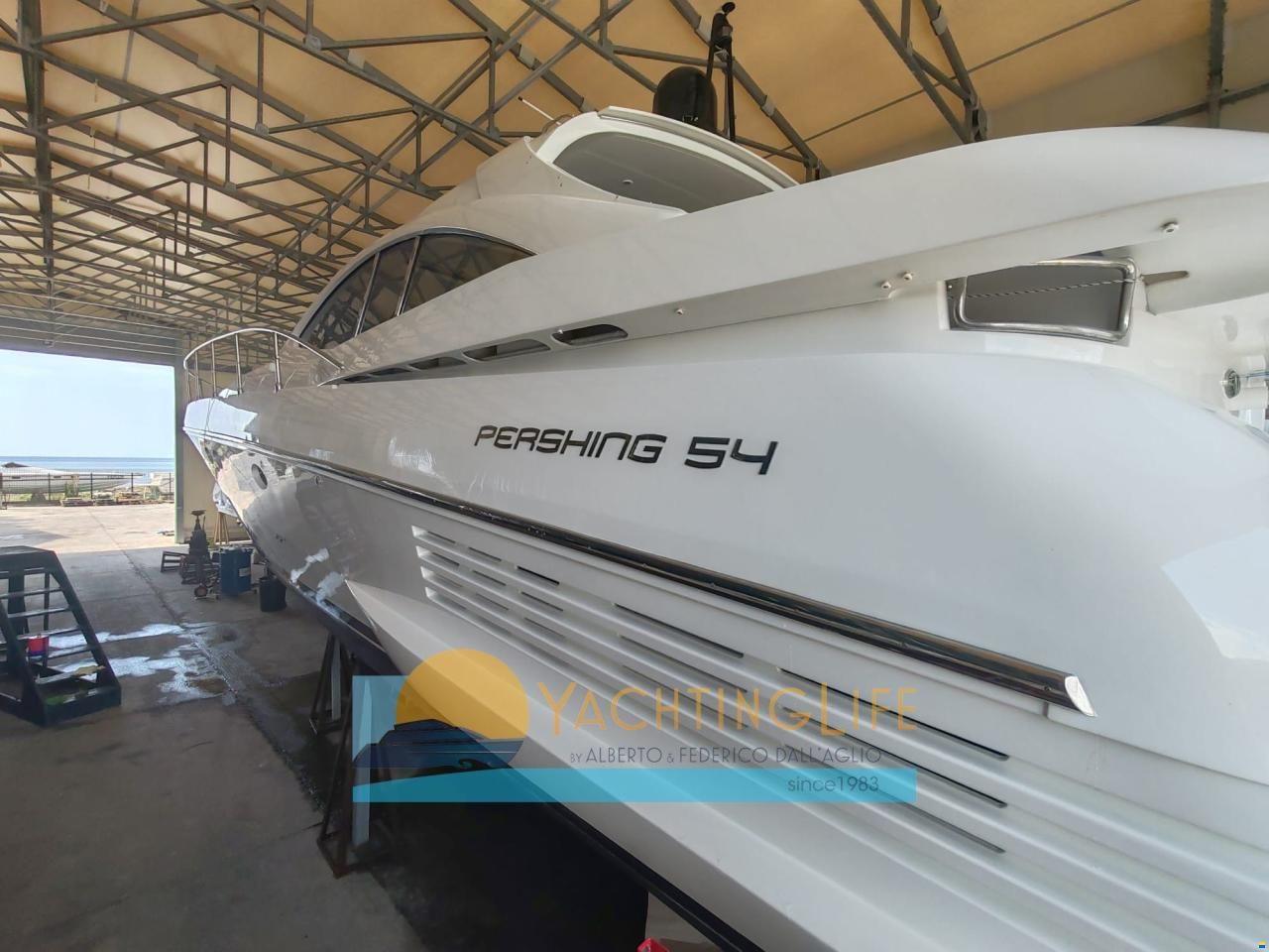 Pershing 54'