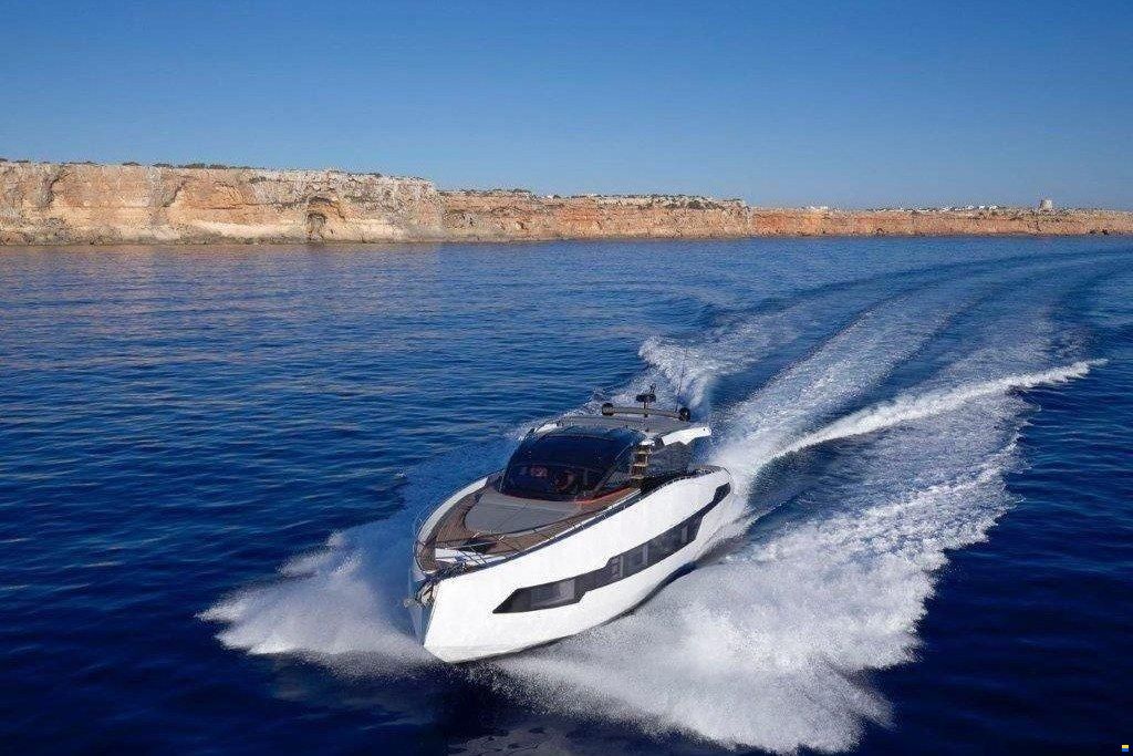 Astondoa 655 Coupe